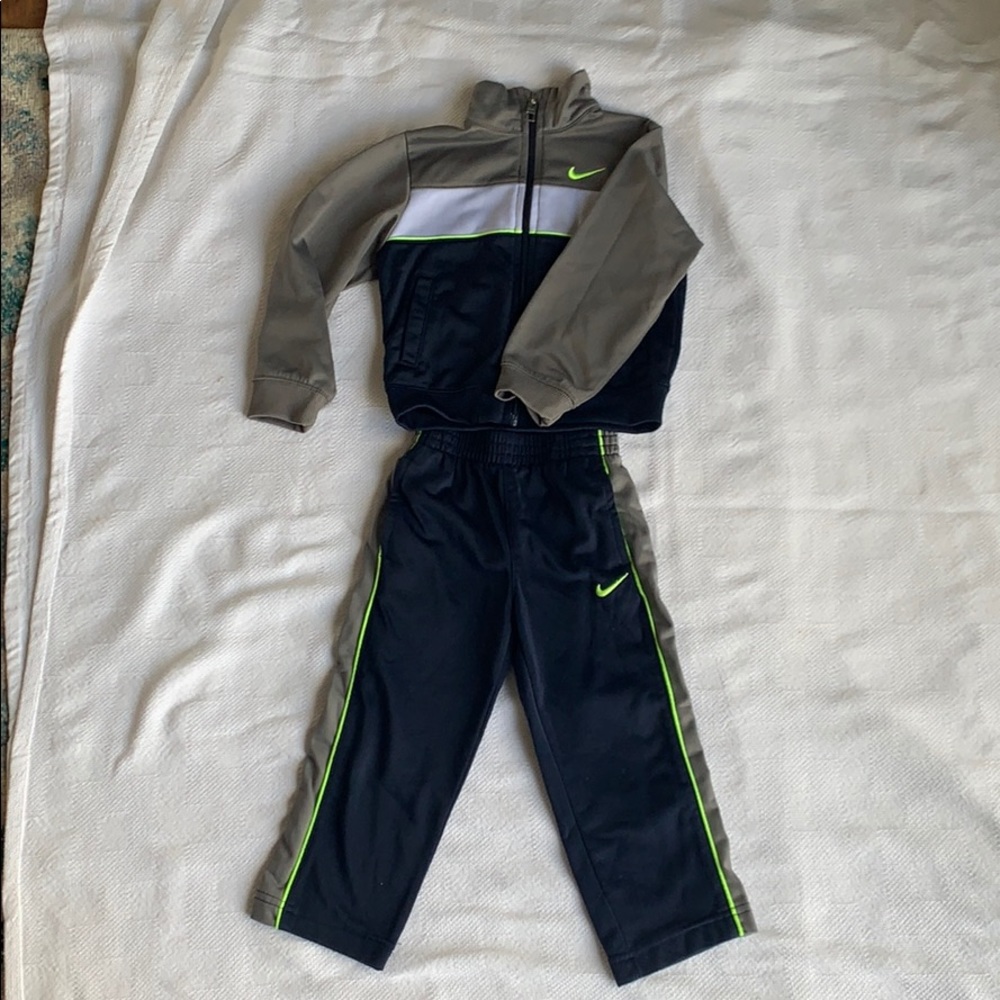 2T Nike sweat suit